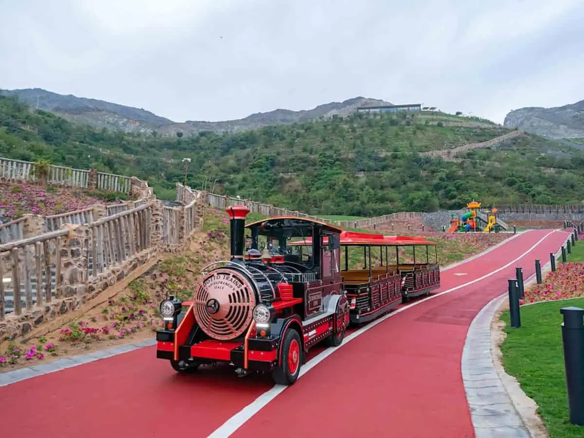 Sharjahs hanging garden Family Activities