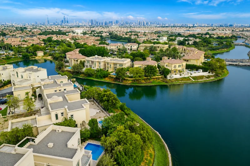 Aerial view of Jumeirah Islands Dubai luxury villas and lakes