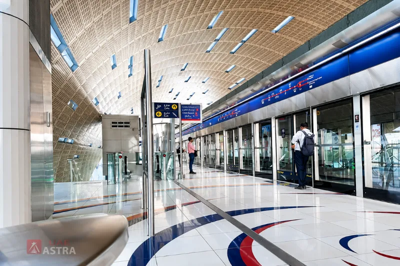 Interior platform of Salah Al Din Metro Station with platform screen doors and passenger waiting area