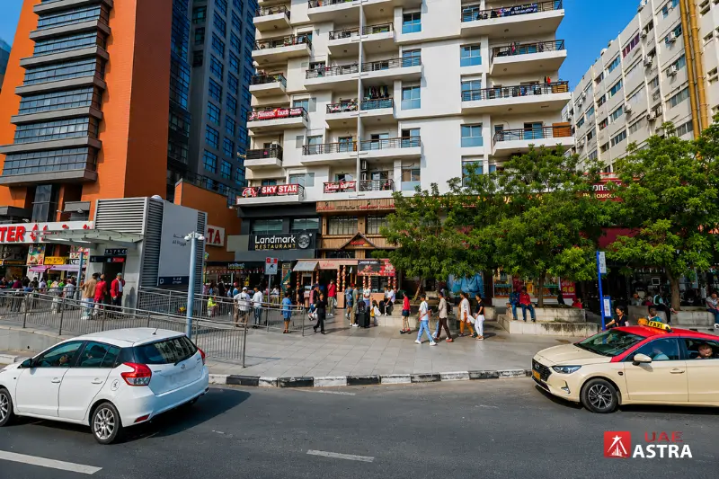 Restaurants and cafés near Al Rigga Metro Station in Deira, Dubai within walking distance