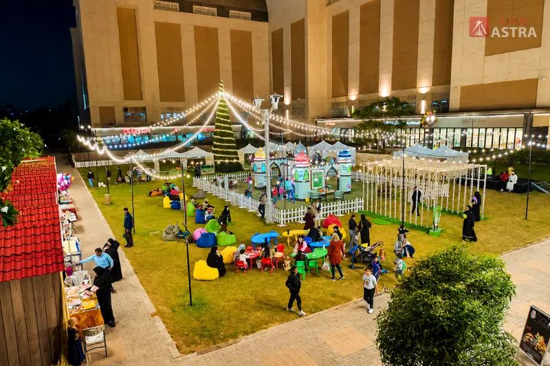Deerfields Mall seasonal outdoor event at night