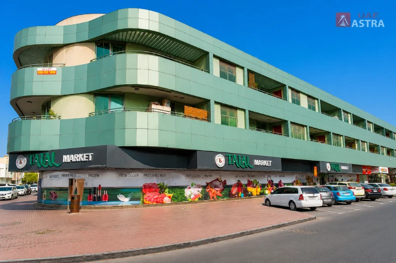 Taal Market and shops in Hor Al Anz Dubai