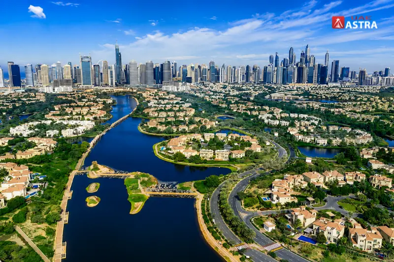 Jumeirah Islands Dubai with luxury villas and lakes