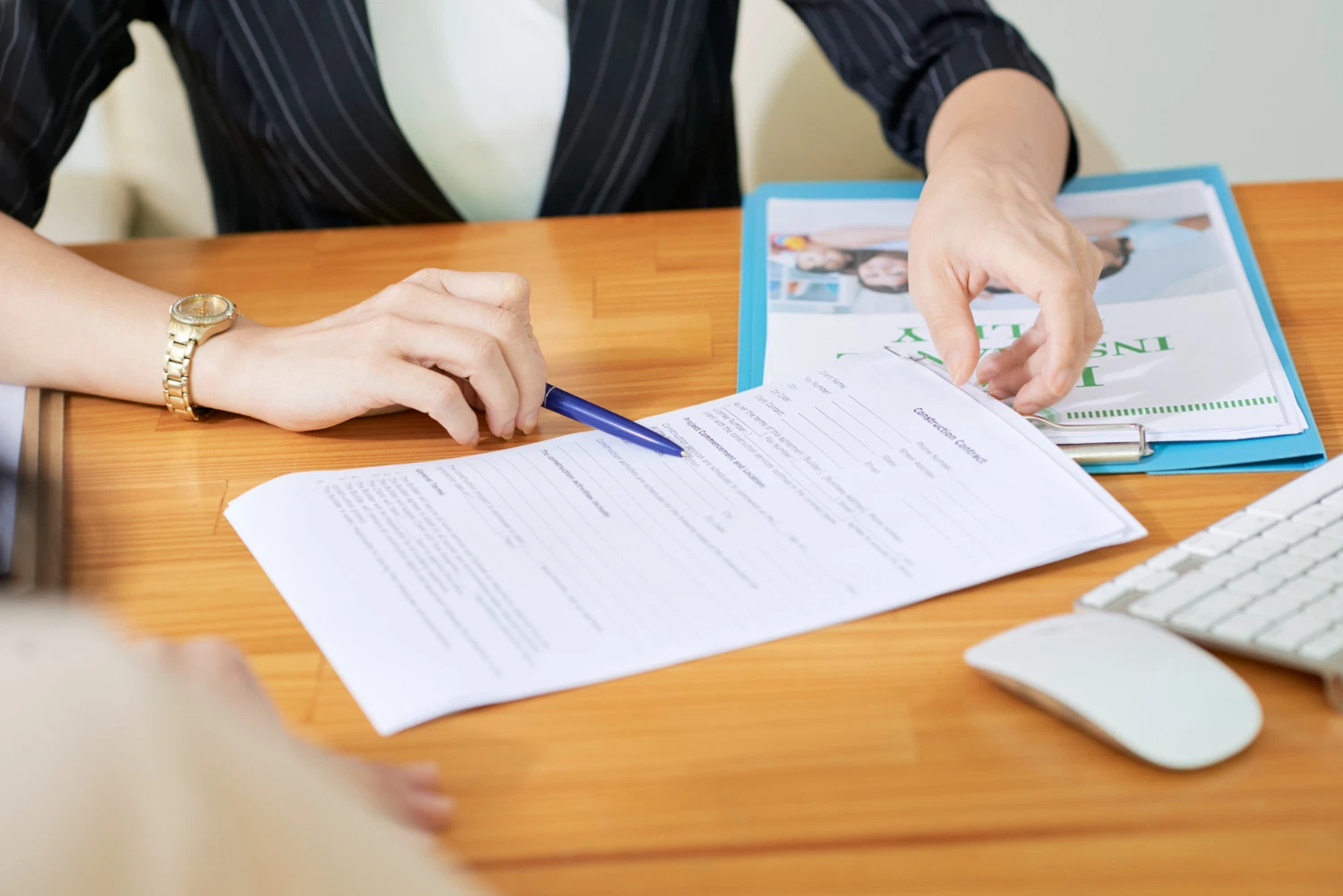 EOR employment contract and UAE workforce compliance documents