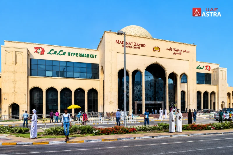 Madinat Zayed Shopping Centre with LuLu Hypermarket in Abu Dhabi