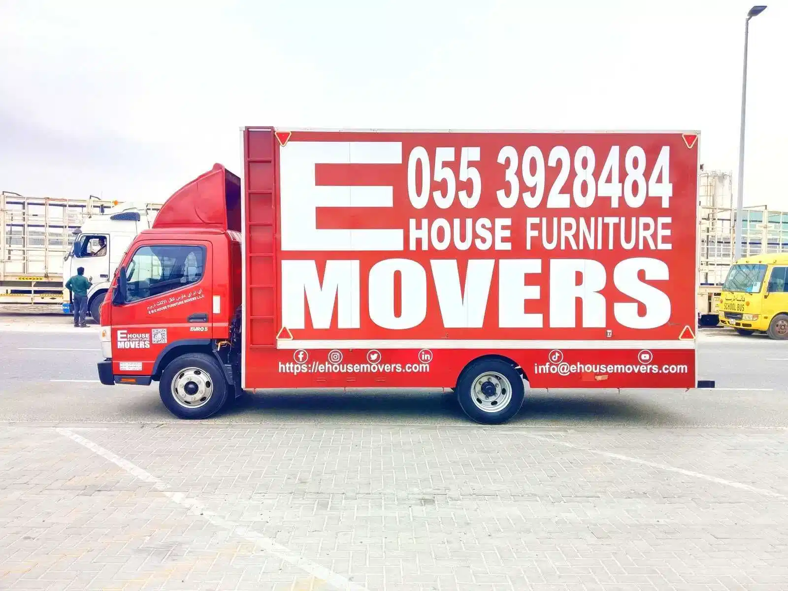 Office movers truck for business relocation in Dubai