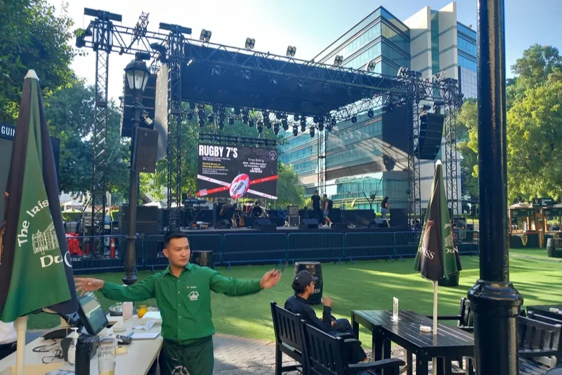 Live Music concert at Irish Village Dubai